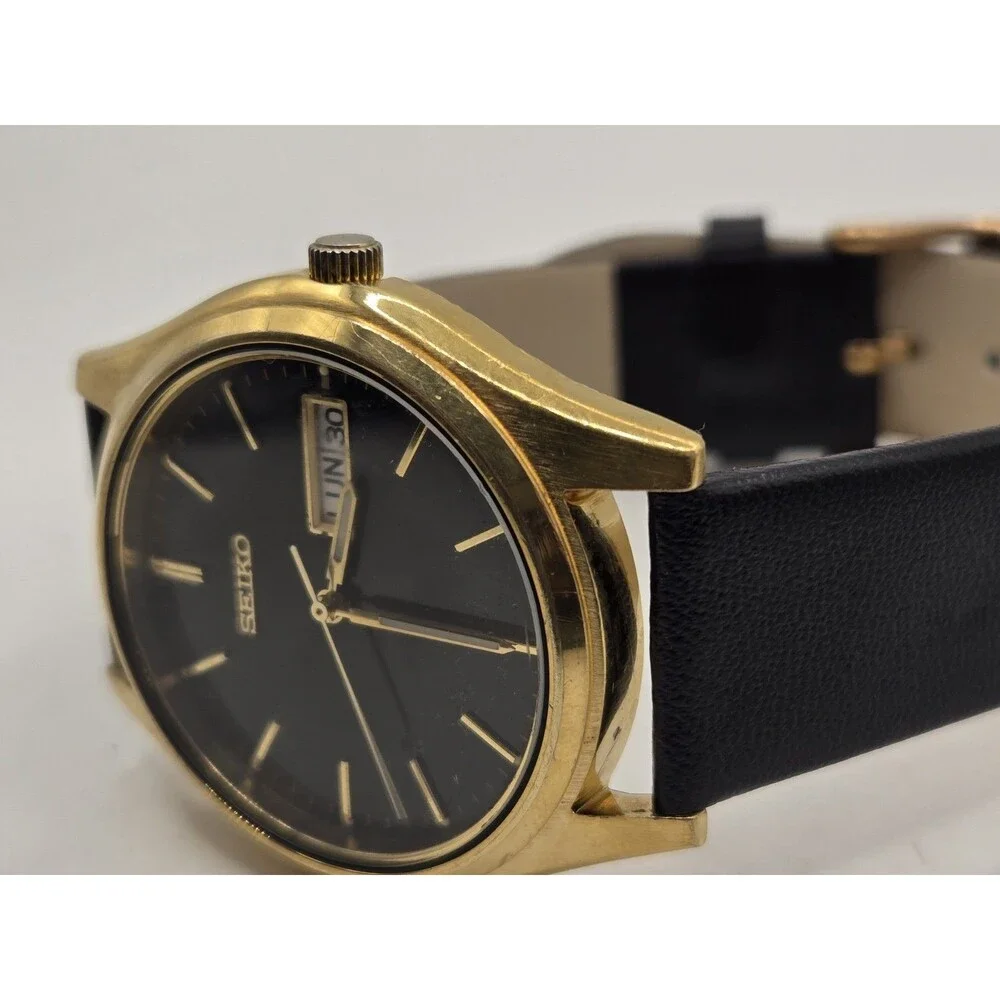 Seiko 7N43-8A99 Quartz Day/Date Vintage Men’s Watch. New Leather Band + Batt.